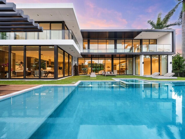 MIAMI BEACH - SHELTER AVENUE - VILLA CONTEMPORAINE NEUVE