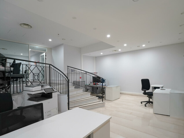 PATIO PALACE - JARDIN EXOTIQUE - LOCAL COMMERCIAL AVEC VITRINE