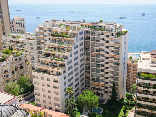 Château d'Azur - La Rousse District