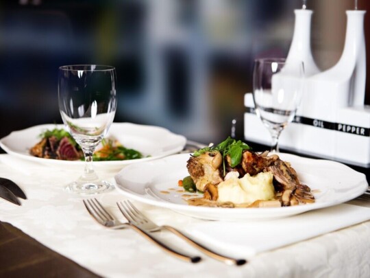 MONTE CARLO - BUSINESS RESTAURANT - BUSY STREET