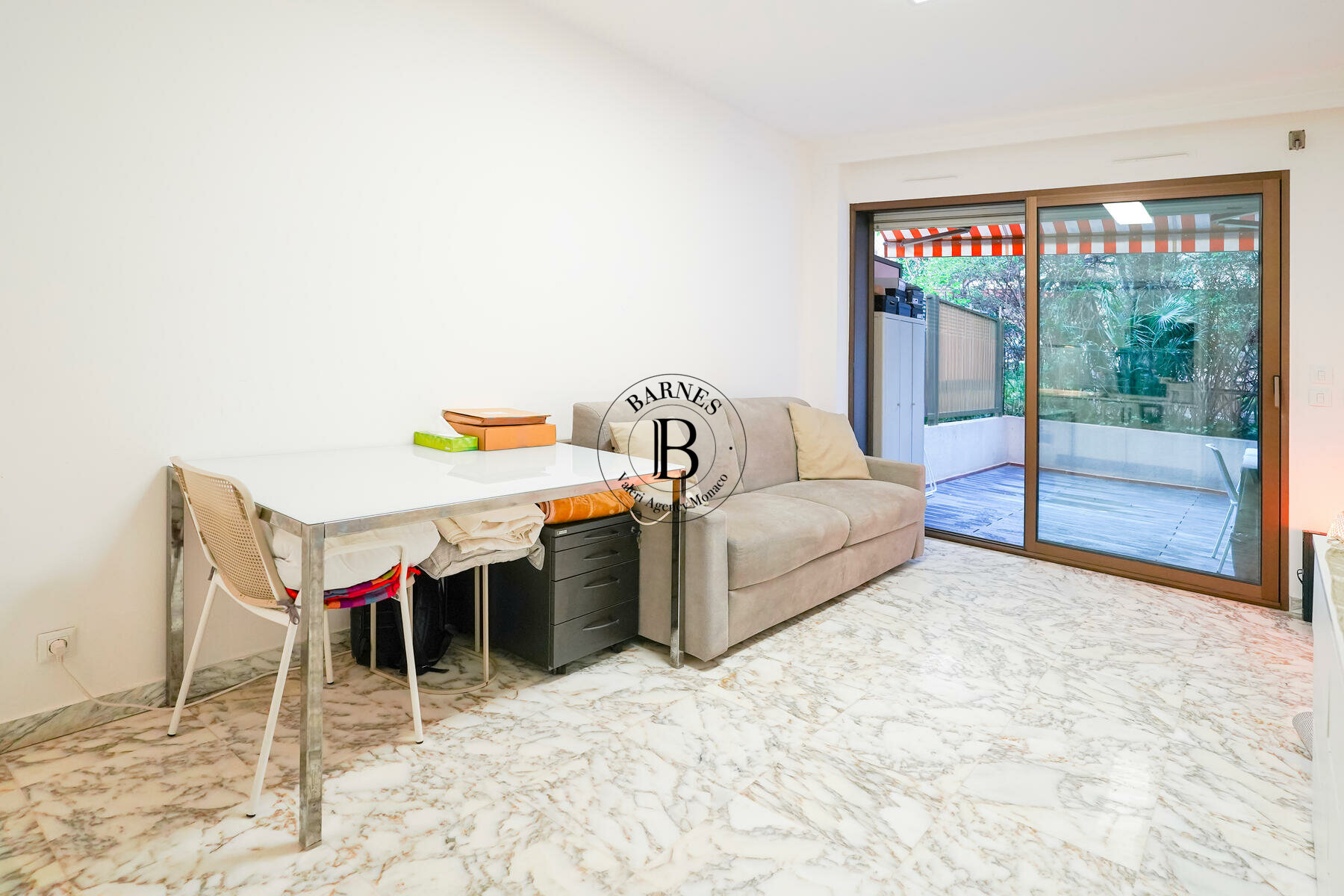 CARRE D'OR - STUDIO REZ-DE-JARDIN AVEC TERRASSE - CALME - 2/12