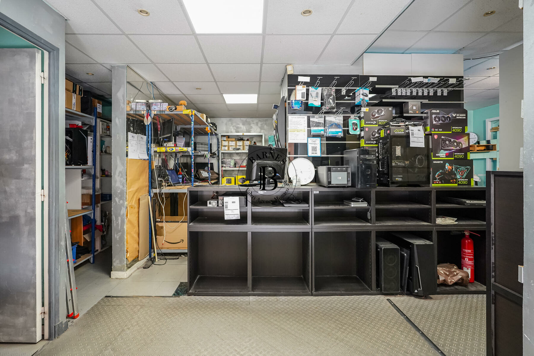 FONTVIEILLE - LEASEHOLD RIGHTS TO SELL - SHOP WINDOW - 3/8