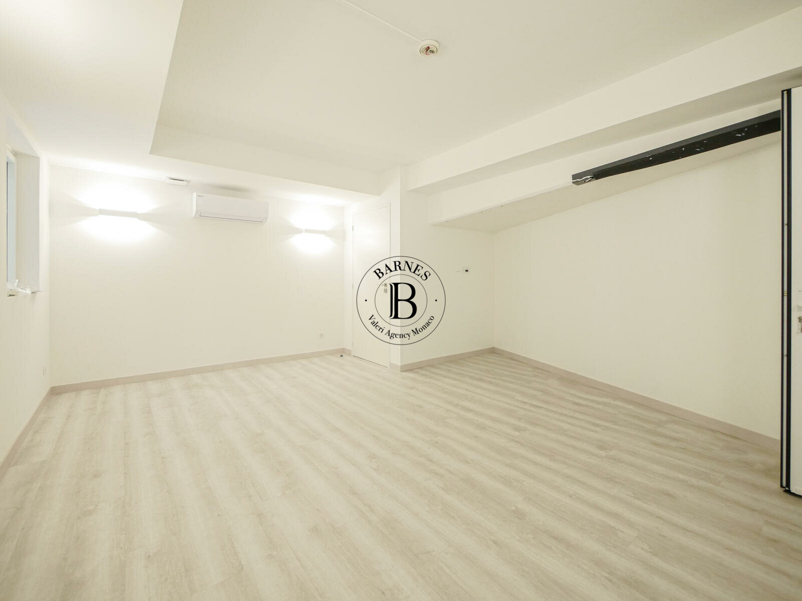 LE CASTEL - GRANDS BUREAUX RÉNOVÉS - 3/7