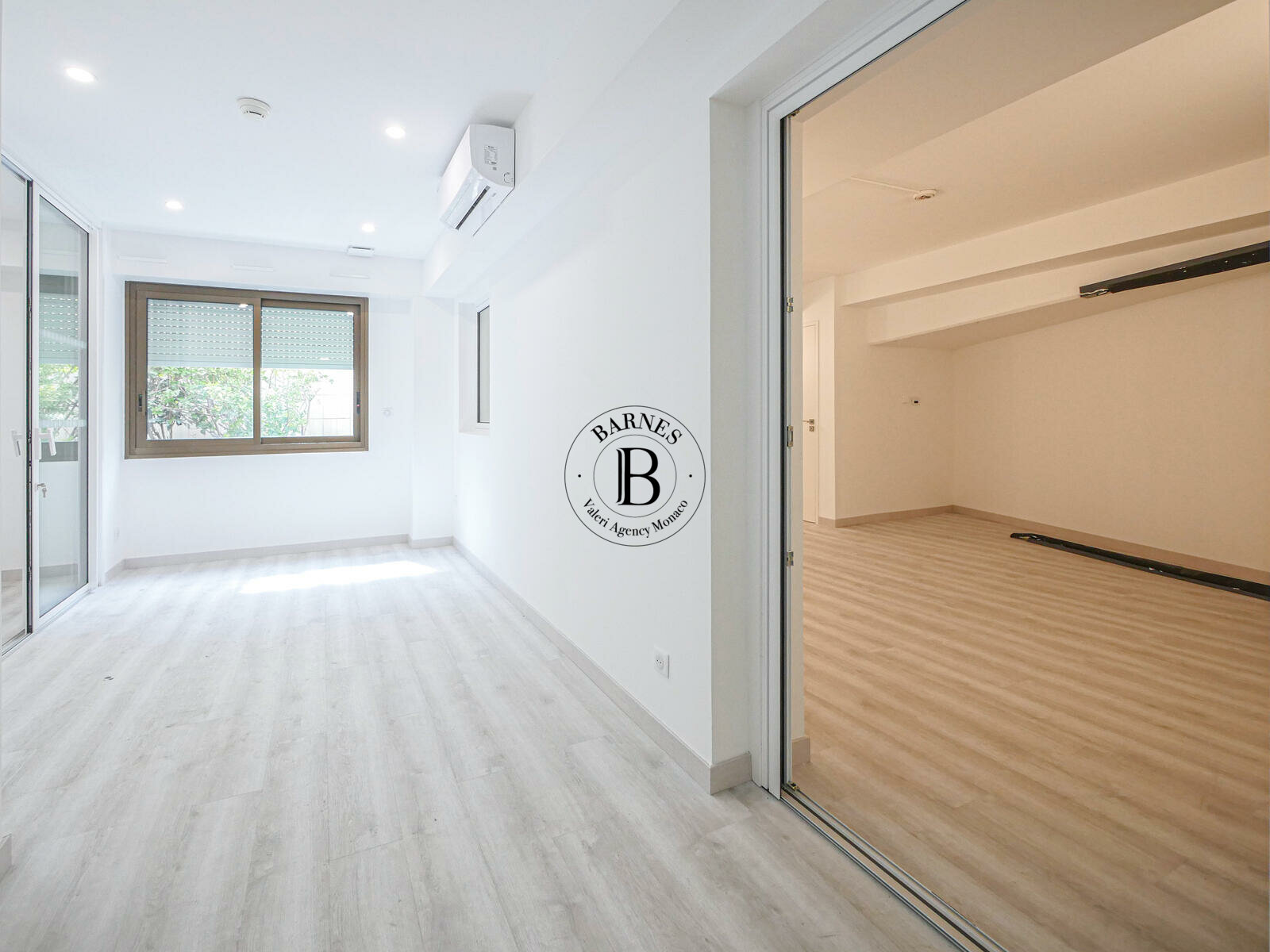 LE CASTEL - GRANDS BUREAUX RÉNOVÉS - 2/7