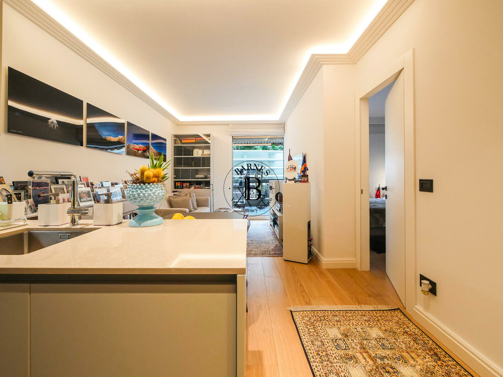 LES OLIVIERS - RENOVATED 1-BEDROOM FLAT - NEAR THE PORT - 2/10