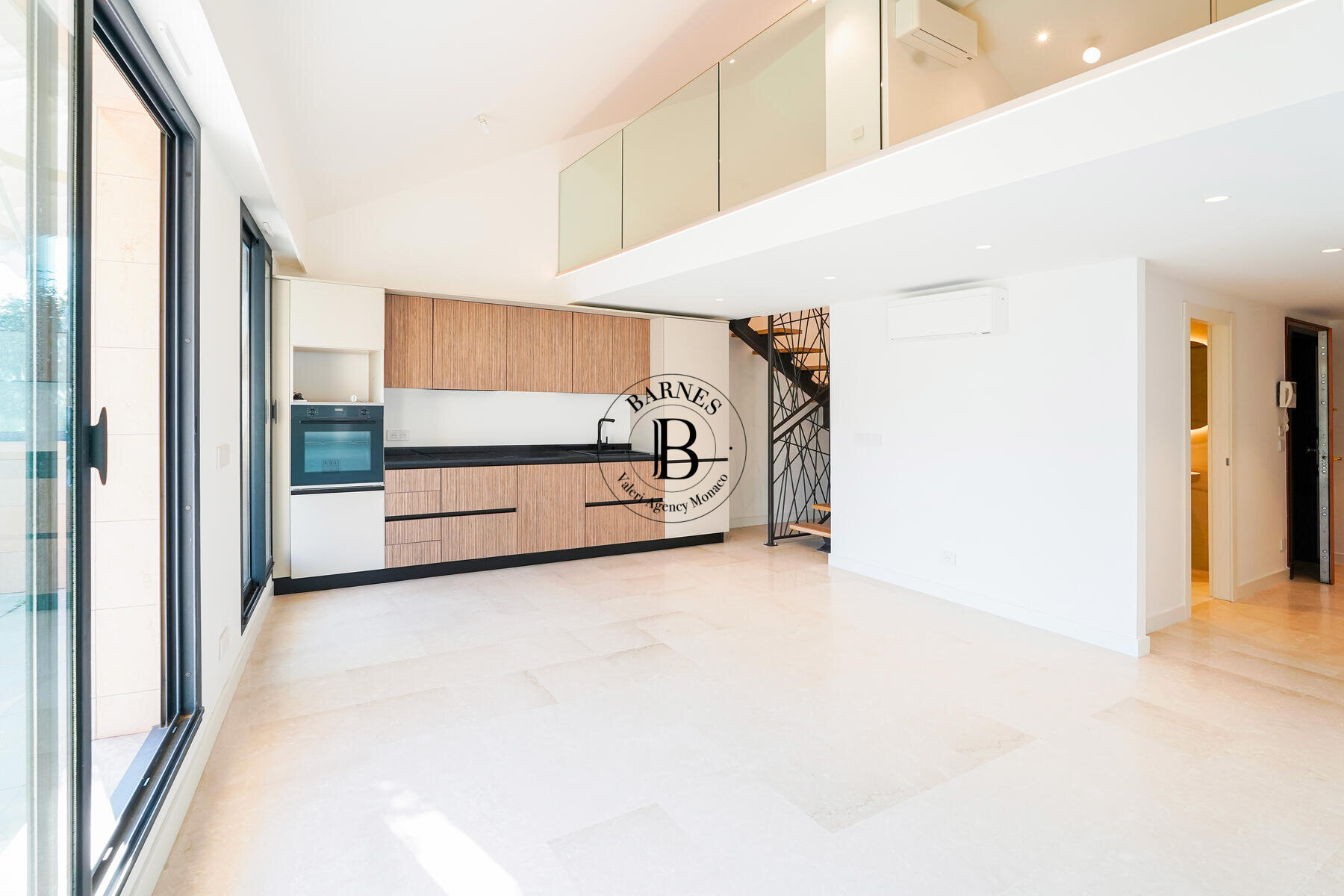 CONDAMINE – 3-BEDROOM FLAT ON TOP FLOOR – RENOVATED - 2/16