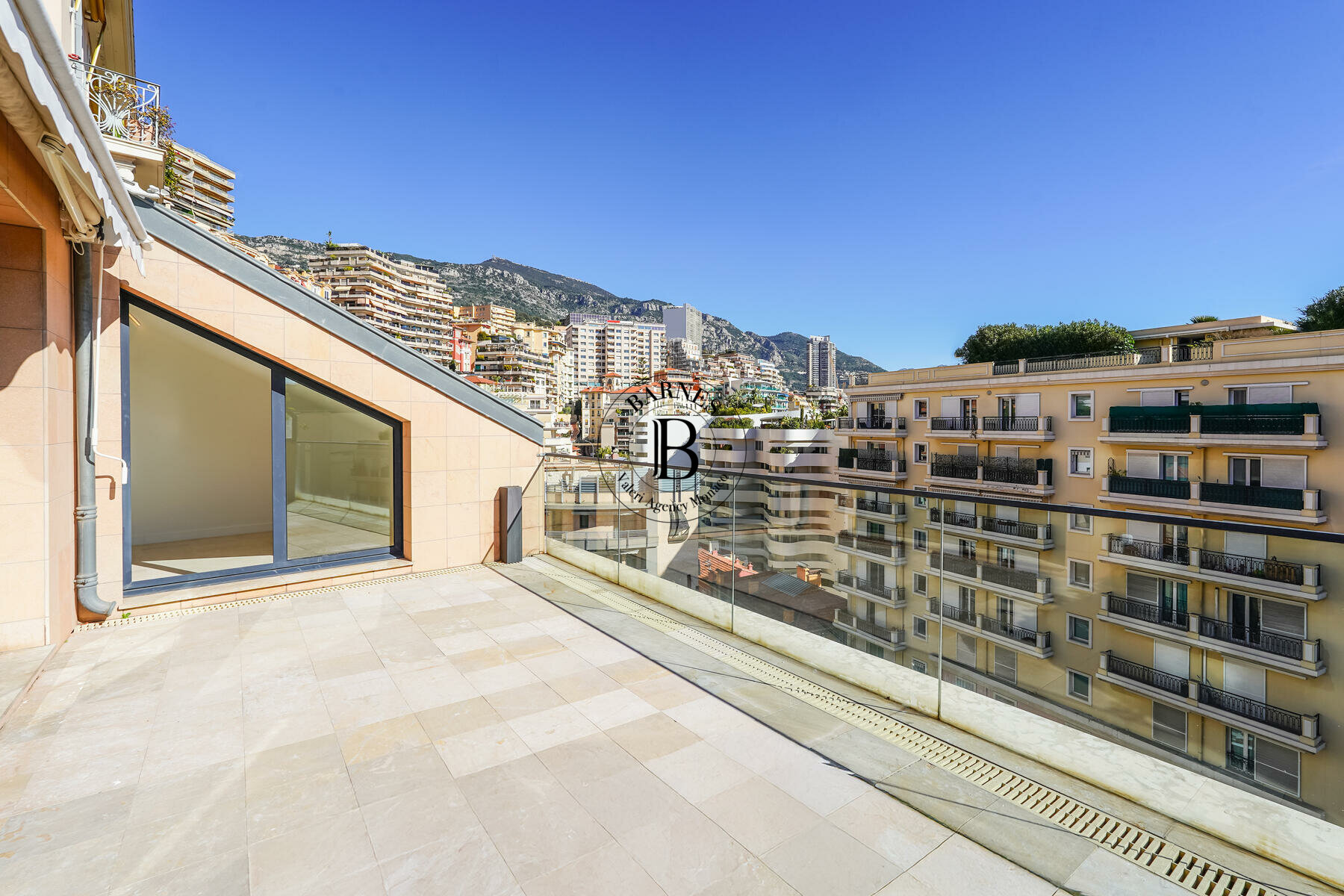 CONDAMINE – 3-BEDROOM FLAT ON TOP FLOOR – RENOVATED - 2/17