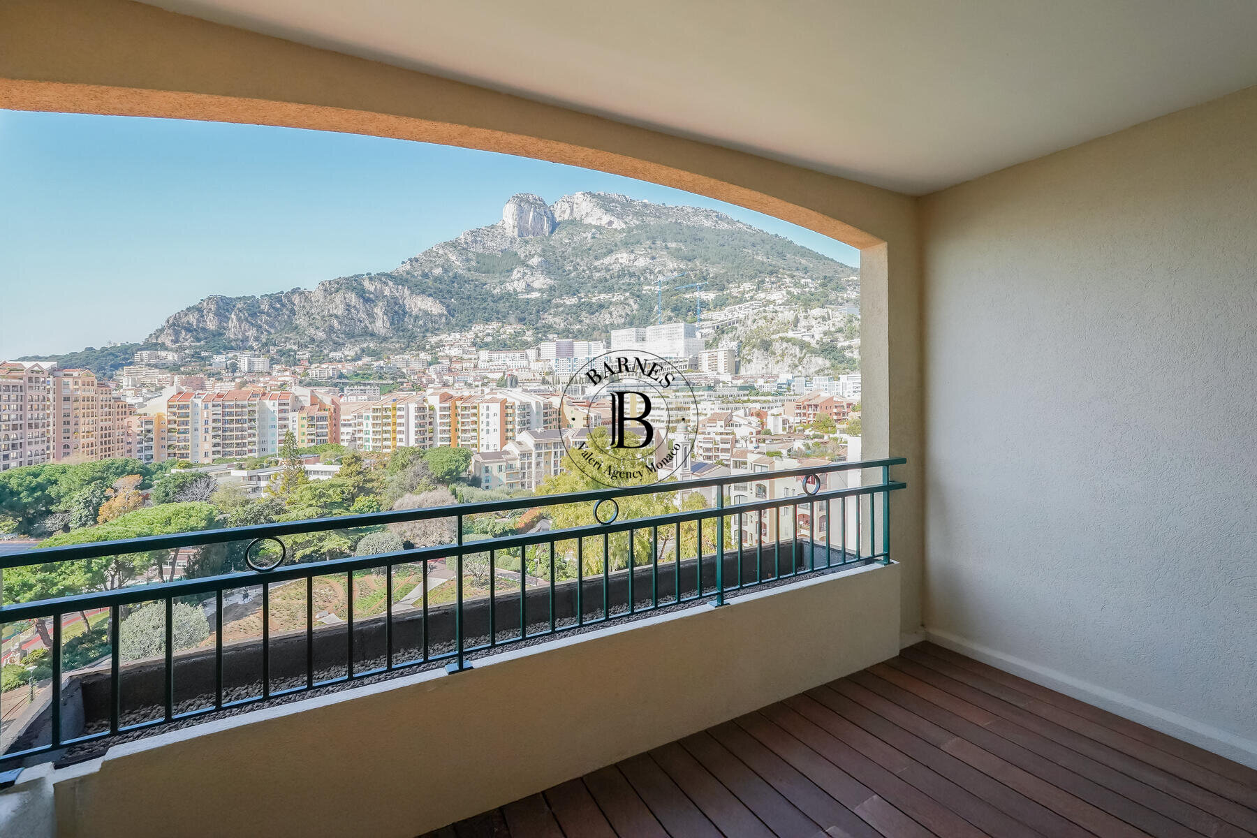 ROSA MARIS - 2 PIÈCES RENOVE - VUE ROSERAIE ET MER - 2/15