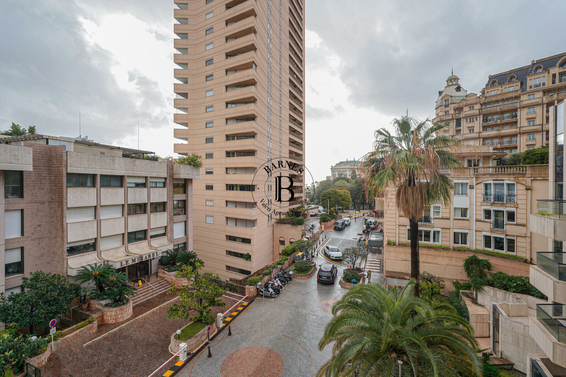 CARRE D'OR - PROCHE CASINO - GRANDS BUREAUX - 2/11